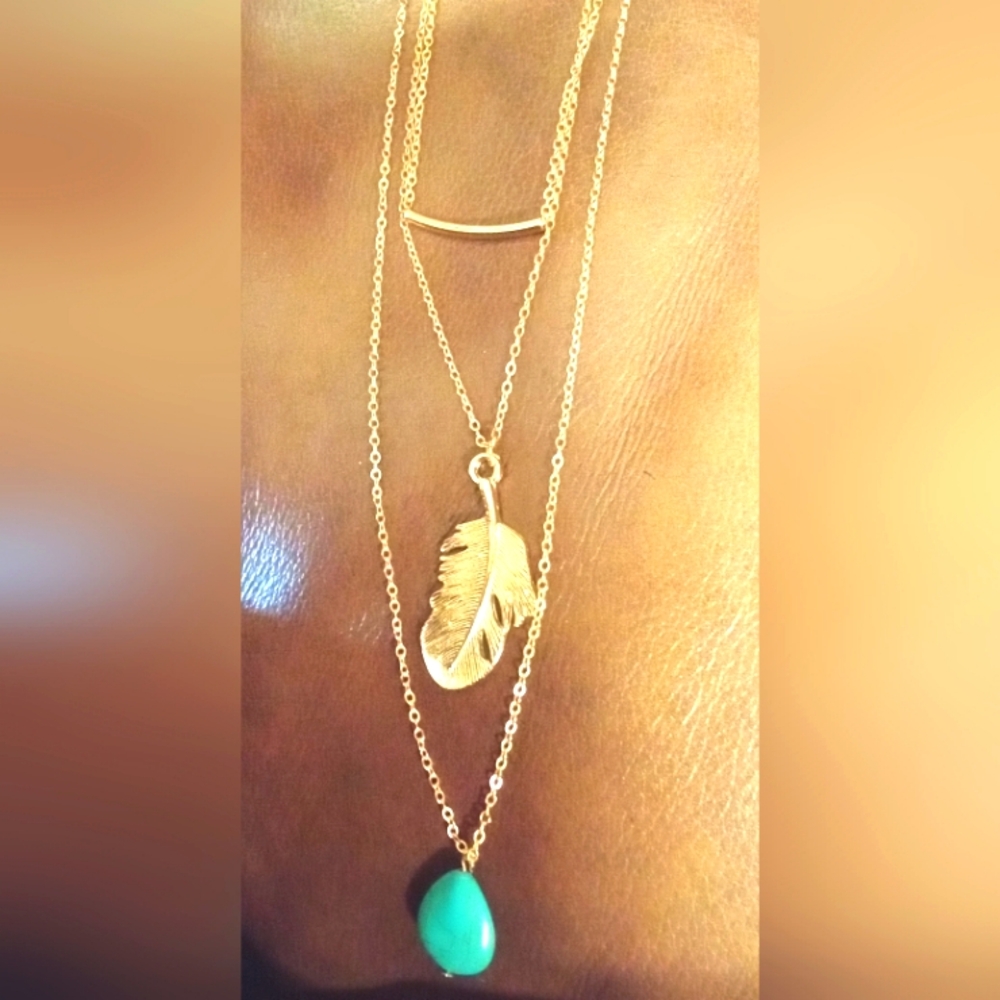 Elegant Gold Feather Necklace